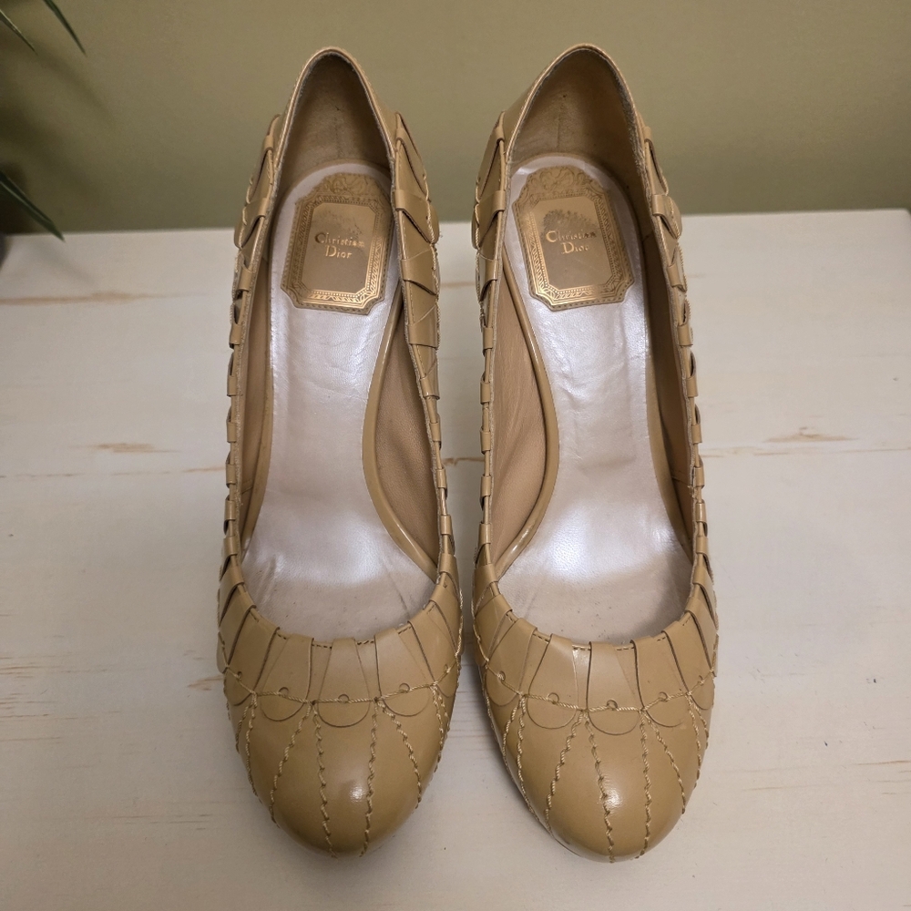 Dior |  Beige Leather Scalloped Platform Pumps with Gold Stiletto Heels Sz 37 - Picture 3 of 12
